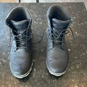 Timberland women’s boots, size 8